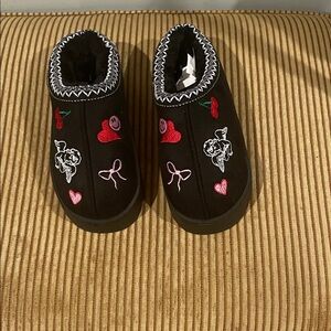 Black Embroidered Heart & Cherub Slip-On Slippers